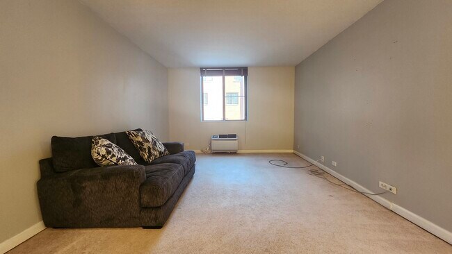 Photo - 1339 N Dearborn St Unit 4C