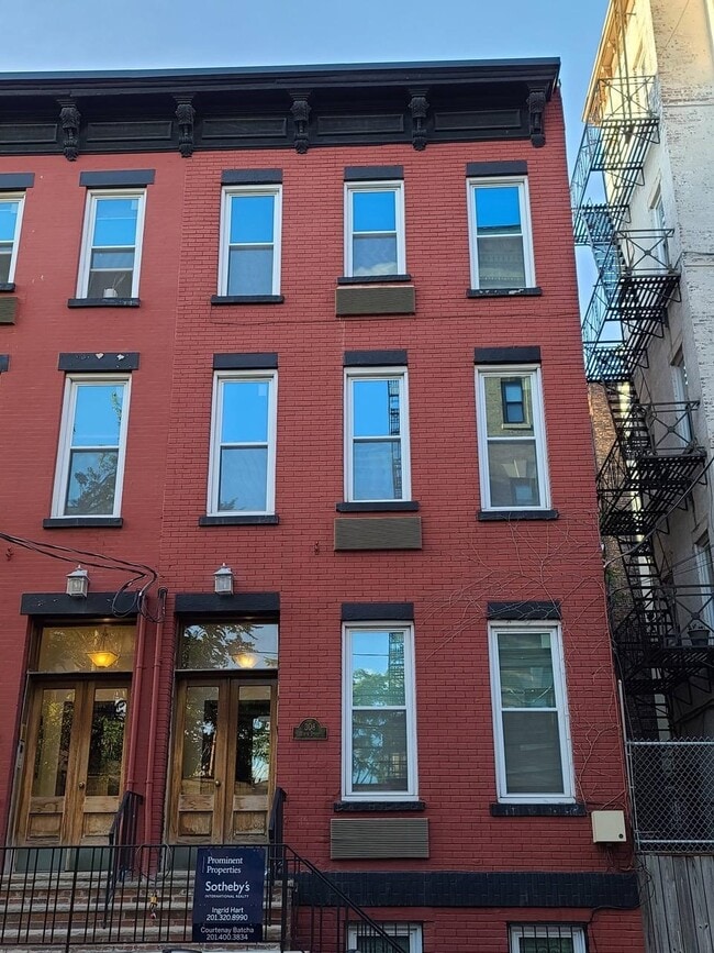 Building Photo - 308 9th St Unit 2G