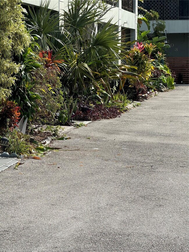 Building Photo - 2452 Taylor St Unit 204