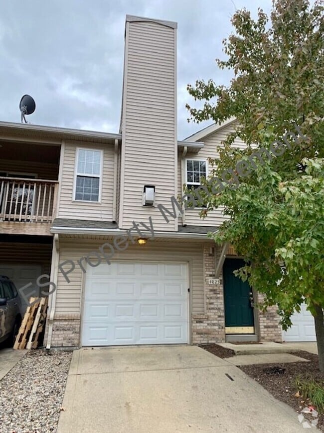 Building Photo - COMING SOON!! Large 2 Bedroom Town home in...