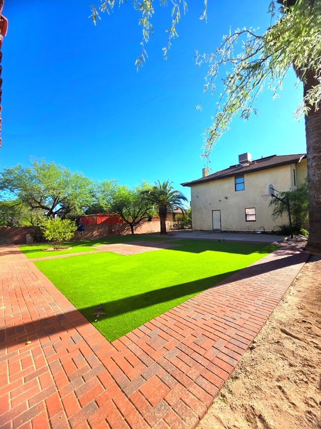 Photo - 833 N 4th Ave