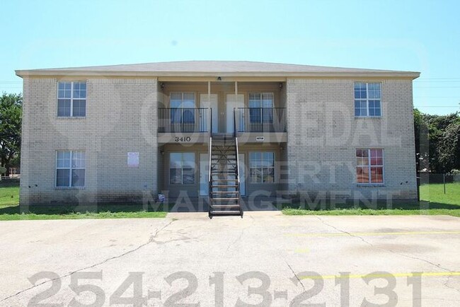 Building Photo - Cozy 3-bed, 2-bath fourplex now available ...