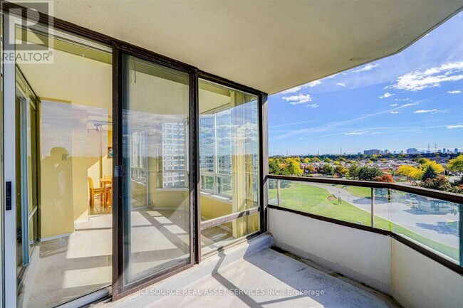 Photo - 330 Alton Towers Cir Unit 611