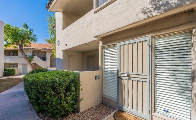Photo - 1820 E Morten Ave