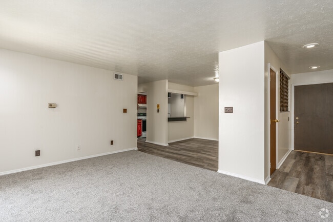 1BR, 1BA - 700SF - Living Room
