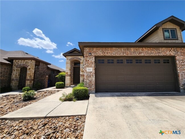 Building Photo - 712 Creekside Cir