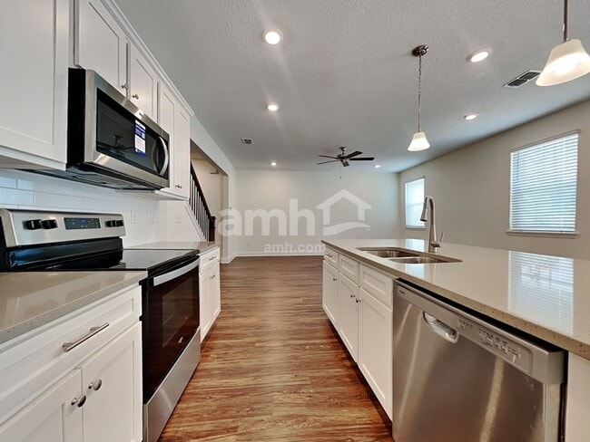 Photo - 215 Onate Cir