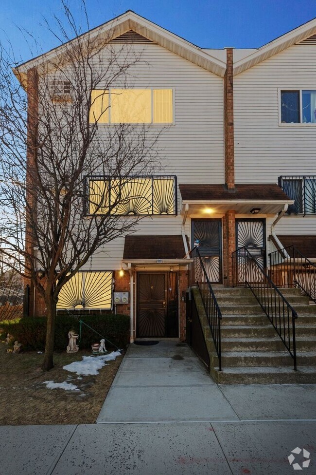 Building Photo - Spacious 4BR Duplex in Bronx Rental