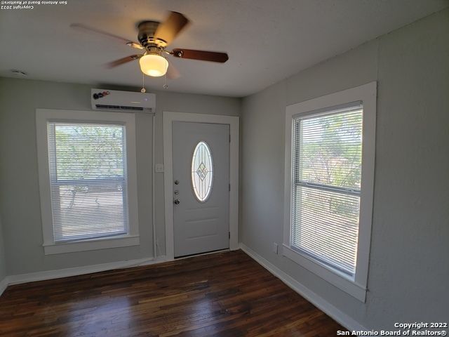 Photo - 205 W Lambert St