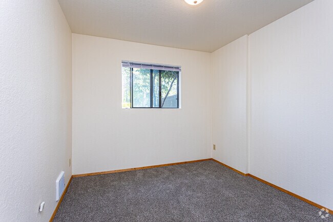 2BR, 1BA - 851SF - Madronas Apartments