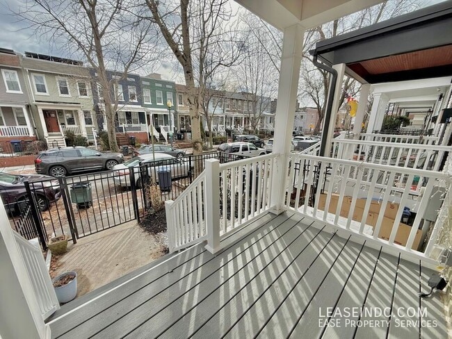 Photo - 622 Orleans Pl NE