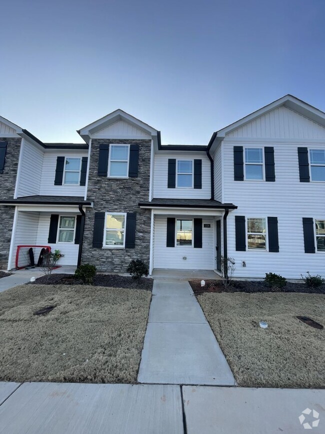 Building Photo - 2 bd 2.5 ba townhome