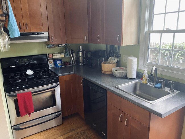 Photo - 734 N Taylor St