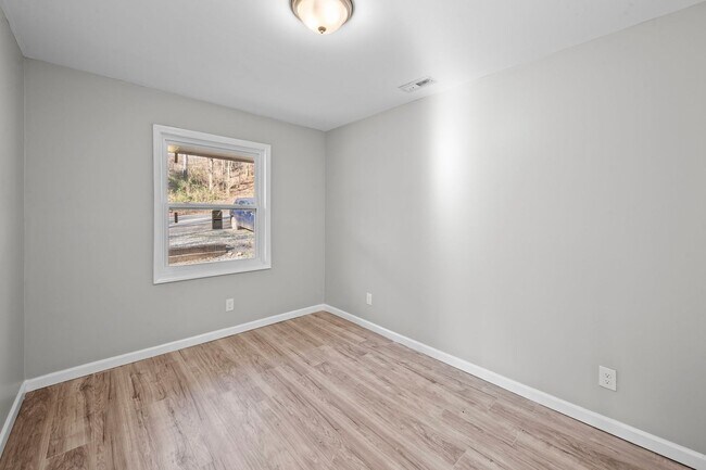 Photo - 492 Oak St Unit B