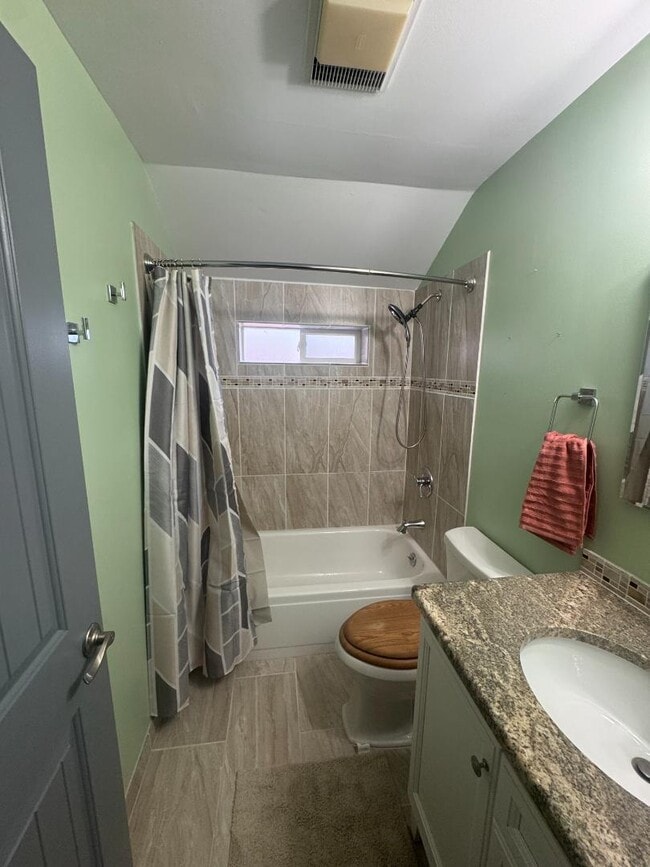 Photo - 308 Garnet St