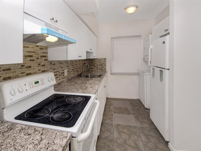 Photo - 2361 NE 10th St Unit 3