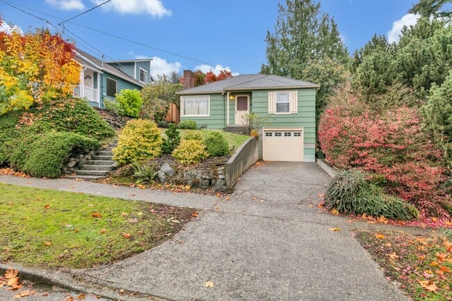 Photo - Charming Fauntleroy Craftsman Near Lincoln...