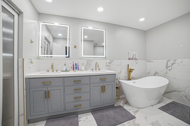 Building Photo - 6466 Buena Vista Dr