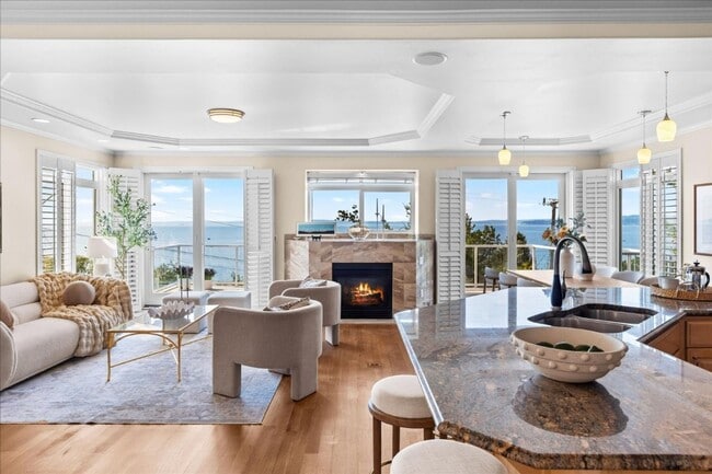Photo - 5Bd/3.5Ba Shoreline House