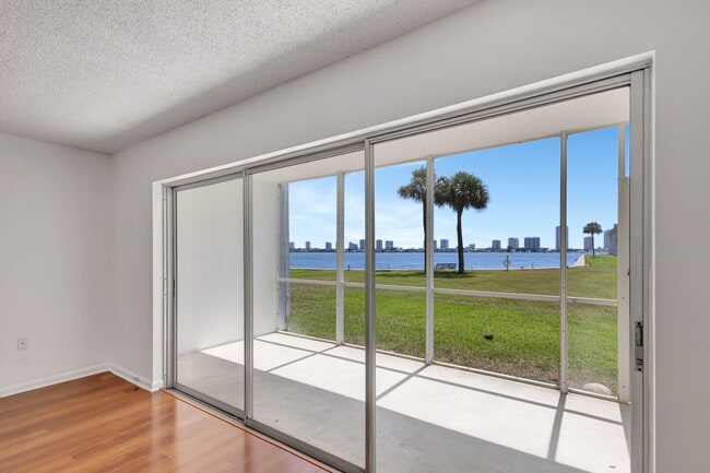 Building Photo - 2936 Lake Shore Dr Unit 108 Rental
