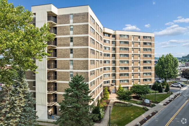 Building Photo - Pierpont Place