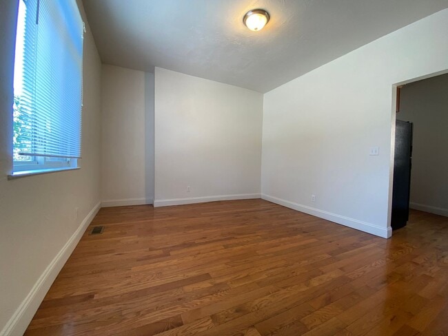 Photo - Spacious Four Bedroom in Squirrel Hill! Close to CMU! Ample Natural Light! Call Today!