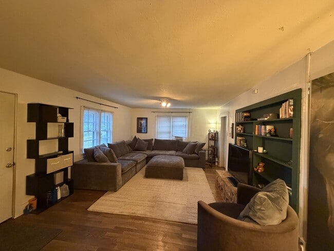 Photo - 627 S Sherwood St Unidad 627 S Sherwood St House