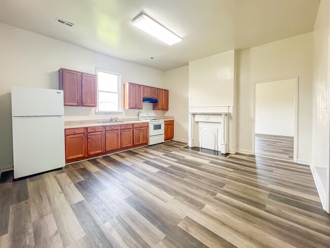 Photo - 608 Halifax St