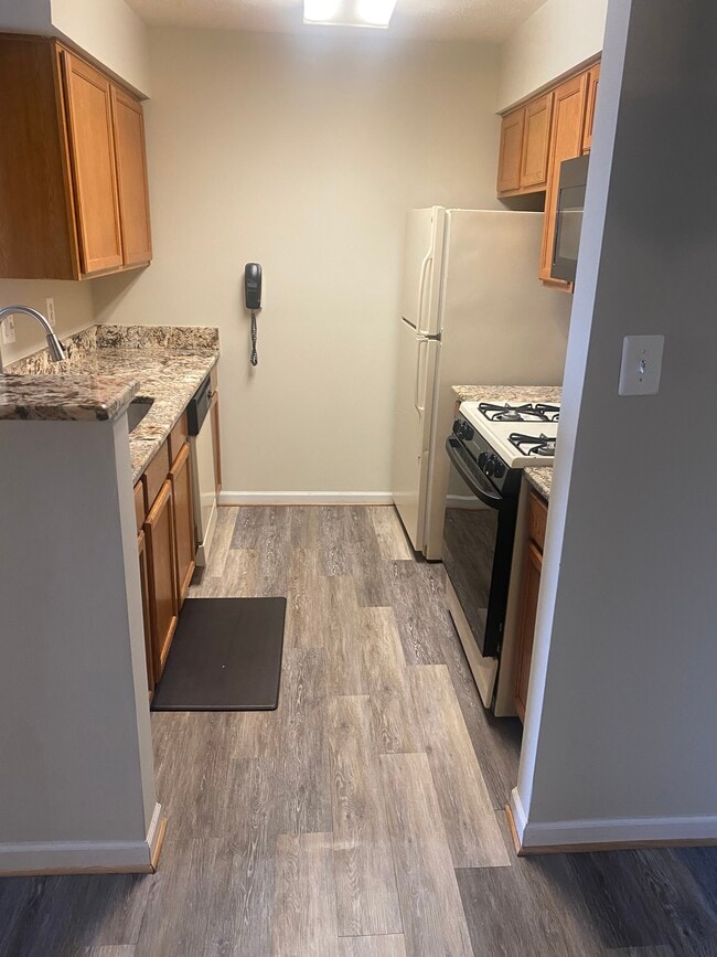 Photo - 8911 Town Center Cir Unidad 205