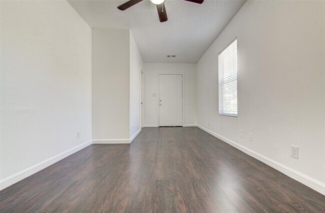 Photo - 912 Catalpa St