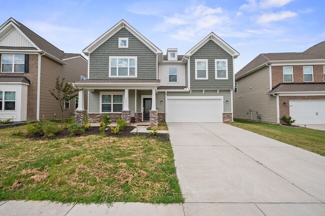 Building Photo - Stunning New Home in Enclave section Chateau
