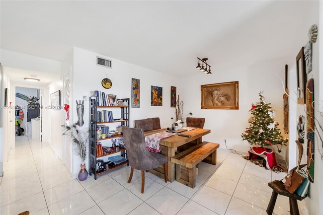 Photo - 541 Blue Heron Dr Unit 205