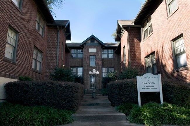 Lakeview - Lakeview Apartments