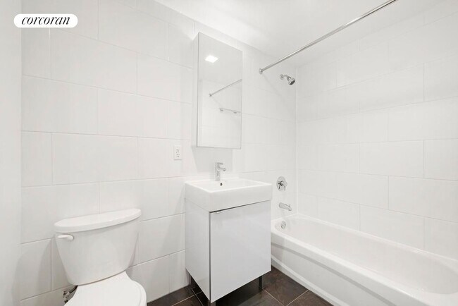 Photo - 41-23 Crescent St