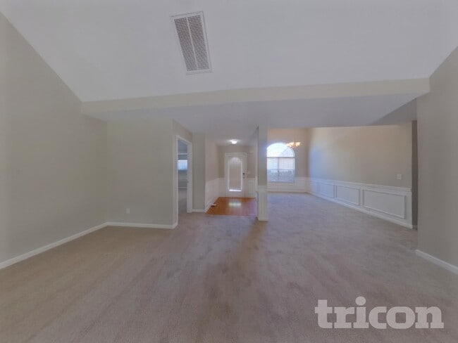 Photo - 1418 White Rocks Way NE