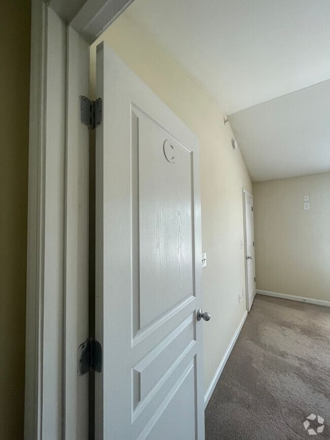 Building Photo - 17-1725 Zhao Unit 1725 C - C Rental
