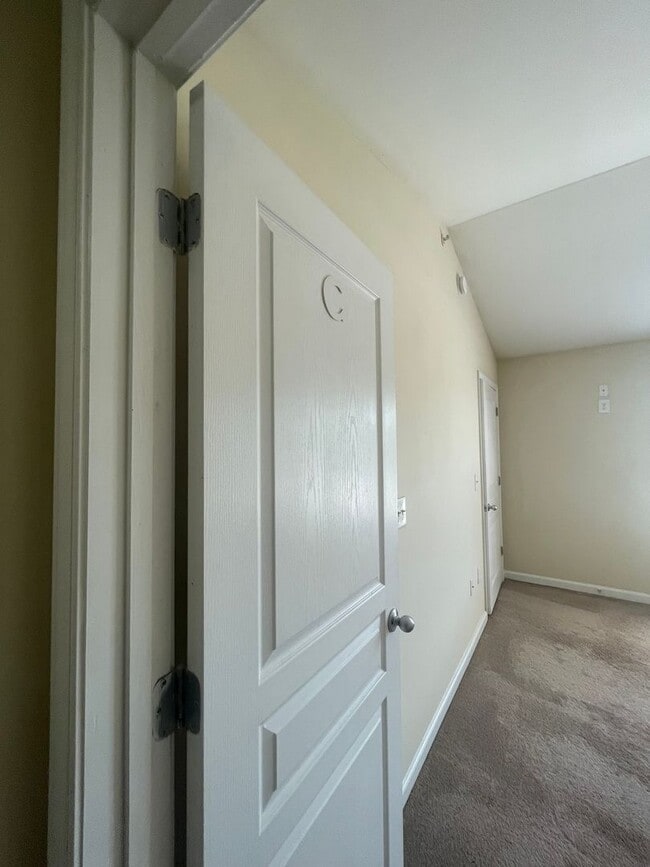 Building Photo - 17-1725 Zhao Unit 1725 C - C Rental
