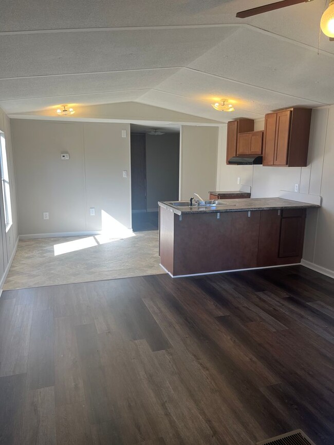 Photo - 1241 W Georgia Rd