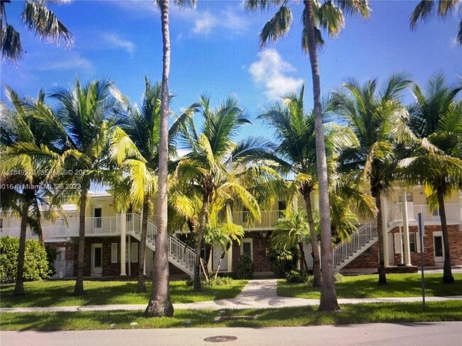 Building Photo - 100 Sunrise Dr Unit 9