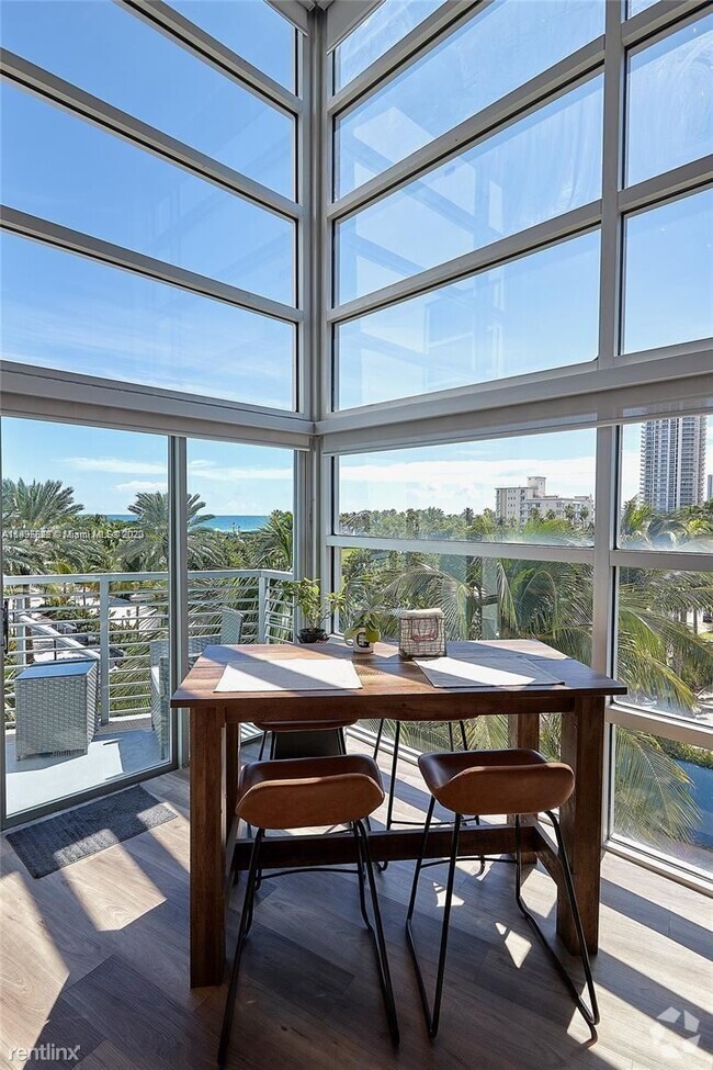 Building Photo - 2 br, 2 bath Condo - 7700 Collins Ave