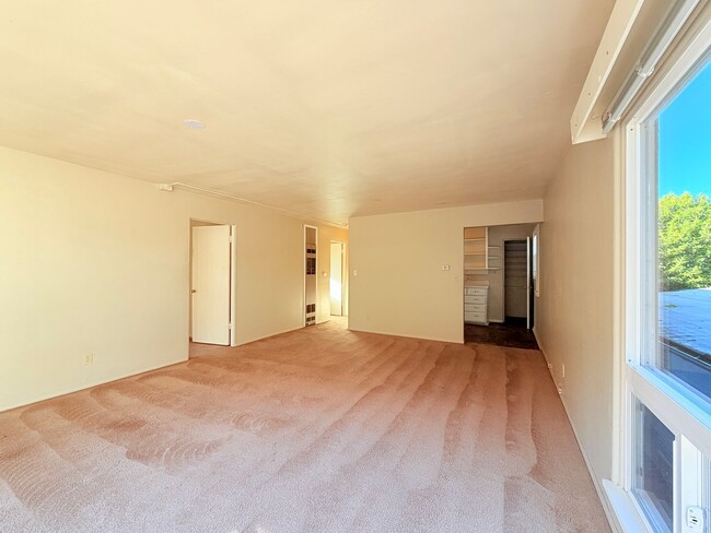 Photo - 3105 1/2-3105 Eastlake Ave E Unidad 02 - 3105 A