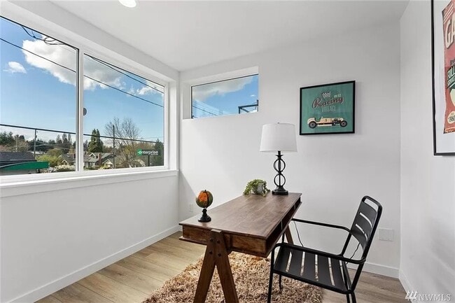 Photo - 5712 Roosevelt Way NE