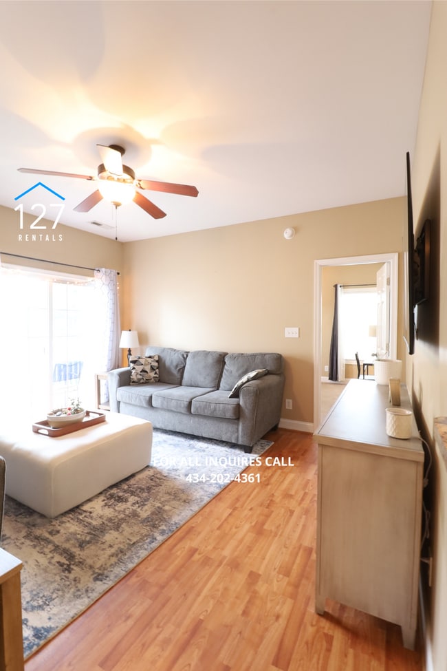 Photo - 3-Bedroom, 2-Bath with Pool Access, Private Patio & Walkable Dining! Unidad 201