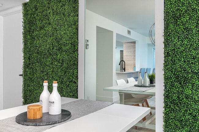 950 Egret Cir Unit Zen modern villa