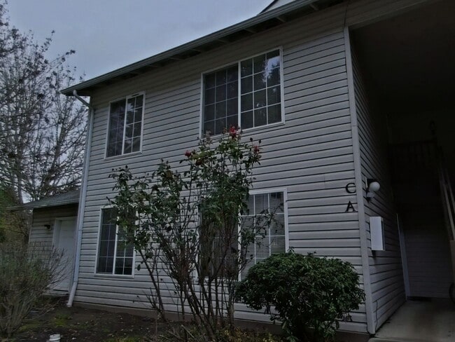 Building Photo - 2 Bedroom Apartment ~ South Corvallis Unit 345 SE Lilly #C