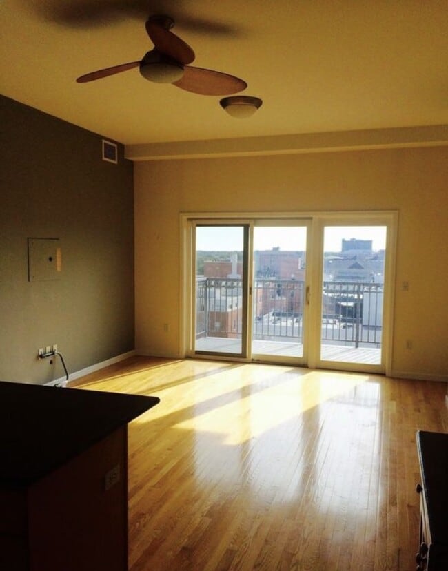 Photo - "Chic Urban Retreat: Stylish 1-Bed Condo with Hardwood Floors in the Heart of Denver!" Unit 907
