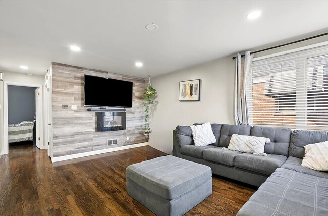 Building Photo - Upscale Living at Its Finest