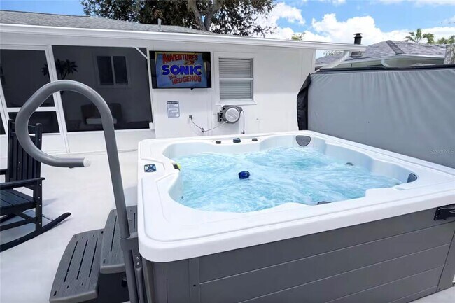 Building Photo - 2238 Clematis St