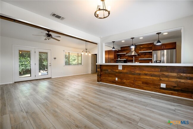 Photo - 625 Creek Dr