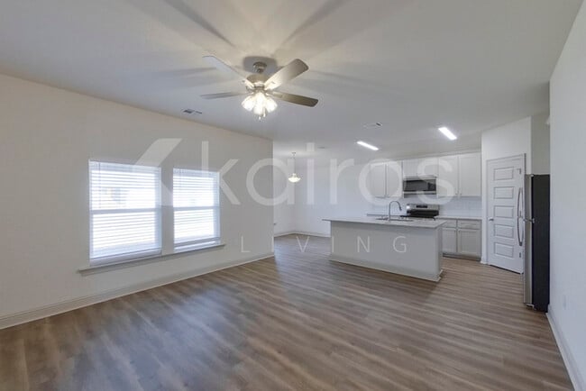 Photo - 17611 Carlisle Ave